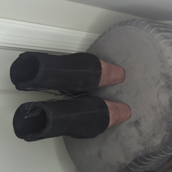 New suede black booties - Picture 4 of 6